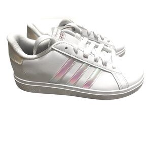 🌟🌟🌼NIB Adidas GRAND COURT 2.0 K. White Shoes with Iridescent Accents